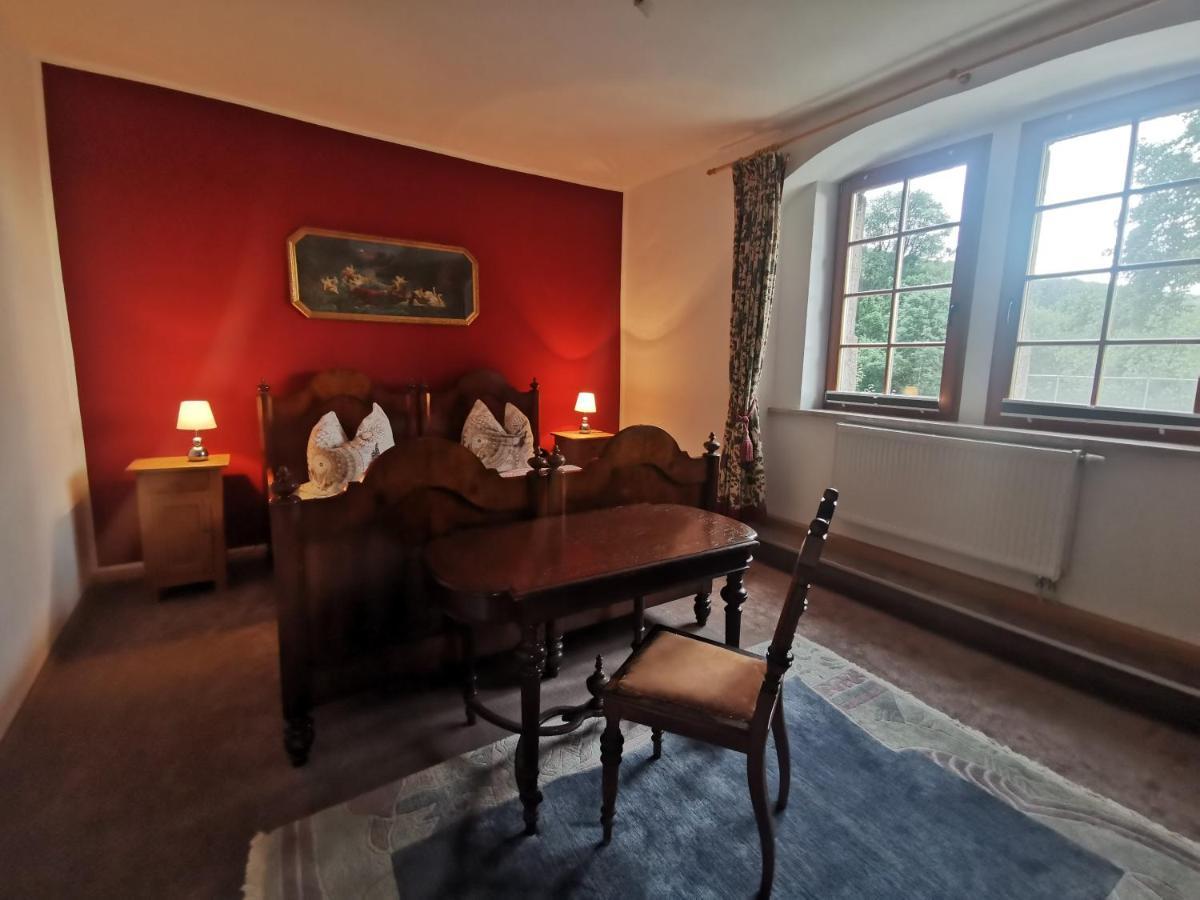 Ruhige Ferienwohnung Im Gutshaus Niederorschel Ngoại thất bức ảnh